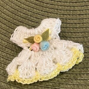 🔴 Charming Crochet Baby Dress Brooch with Floral Details
